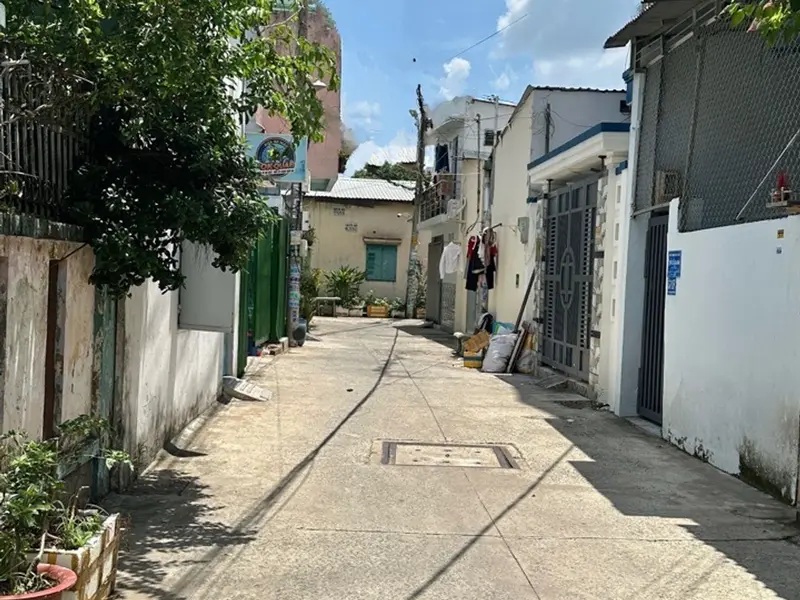 Nhà cách Trường Chinh 1km hẻm Xe hơi _ 3* 14 SHR _ sang tên ngay luôn... Bán nhà riêng tại Bà Điểm, Hồ Chí Minh 01