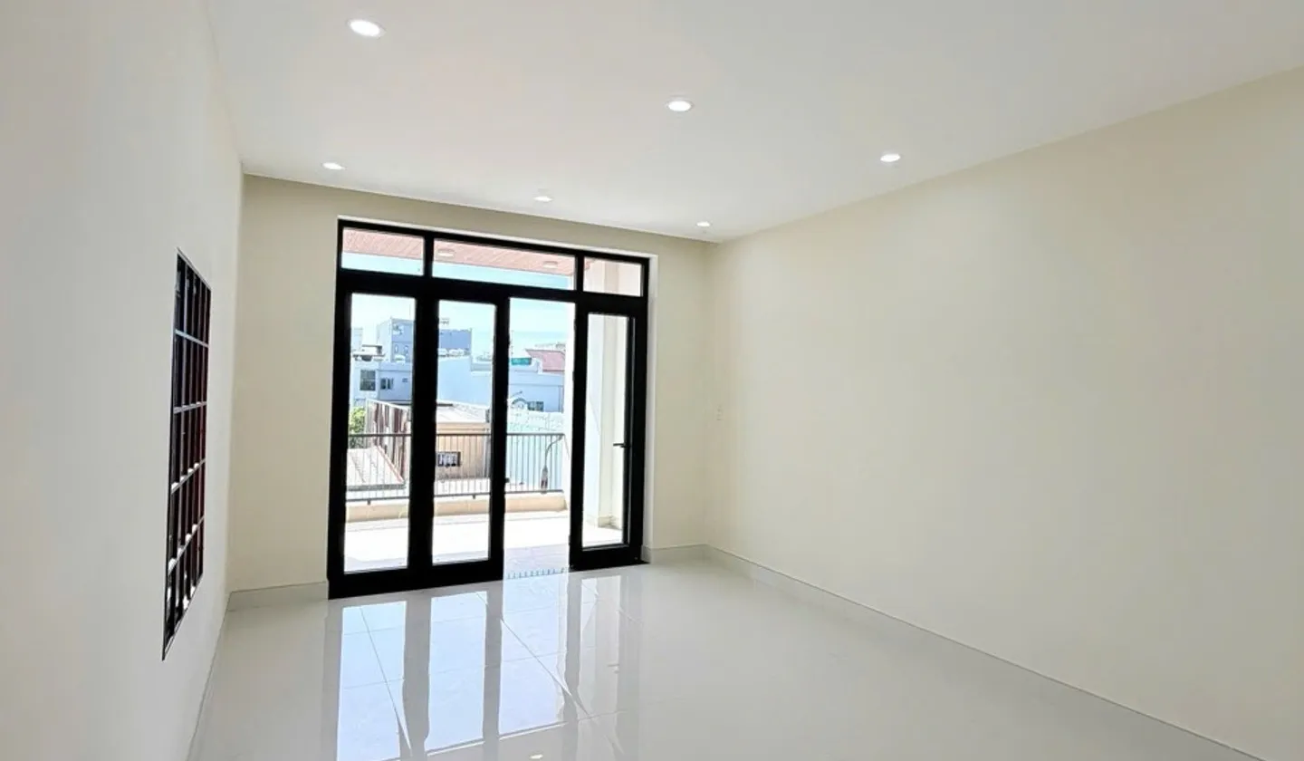 Bán nhà mặt phố 3 tầng, 72m² tại Nguyên Hồng, Thanh Khê. Giá 8 tỷ... Bán nhà mặt phố tại Thanh Khê, Đà Nẵng 01