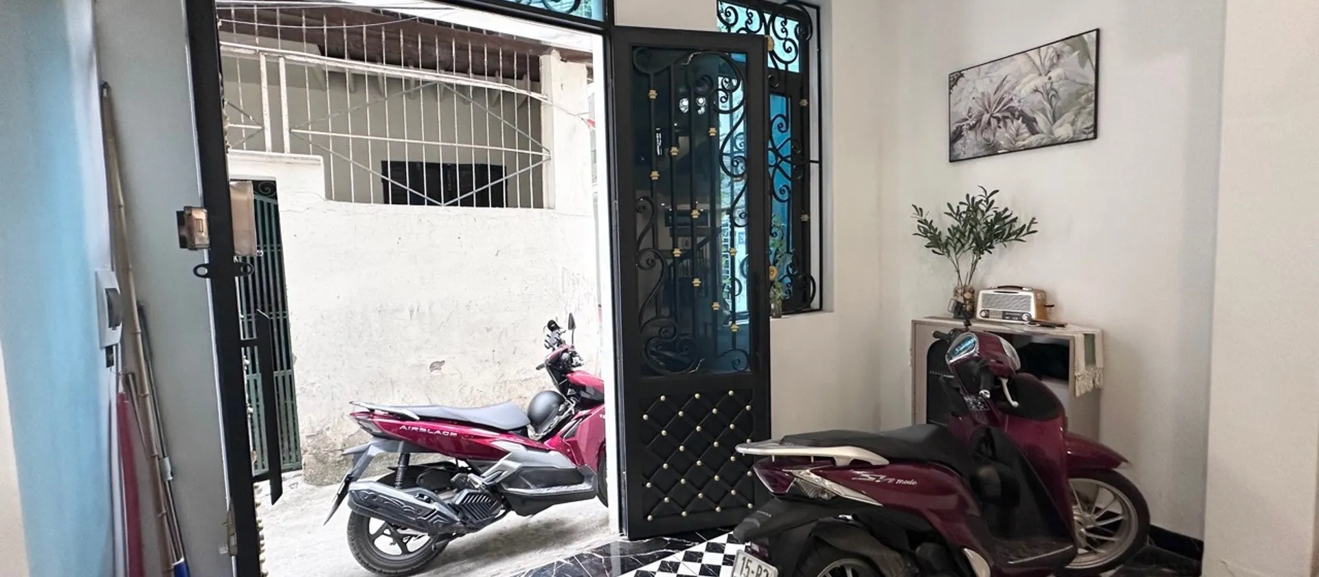 🏘️ CHỢ HÀNG thông HỒ SEN 3,5 tầng - sân cổng, full đồ - chỉ 3,x tỷ .... Bán nhà riêng tại Đông Hải, Hải Phòng 01