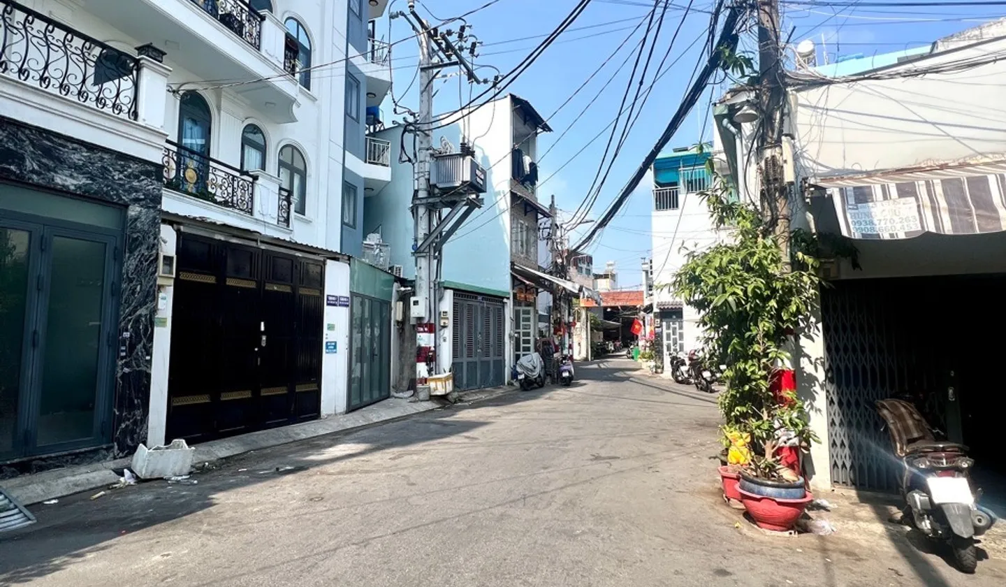 Nhà riêng 2 tầng diện tích 37m2 tại Âu Cơ, phù hợp xây mới và đầu tư... Bán nhà riêng tại Bảy Hiền, Hồ Chí Minh 01