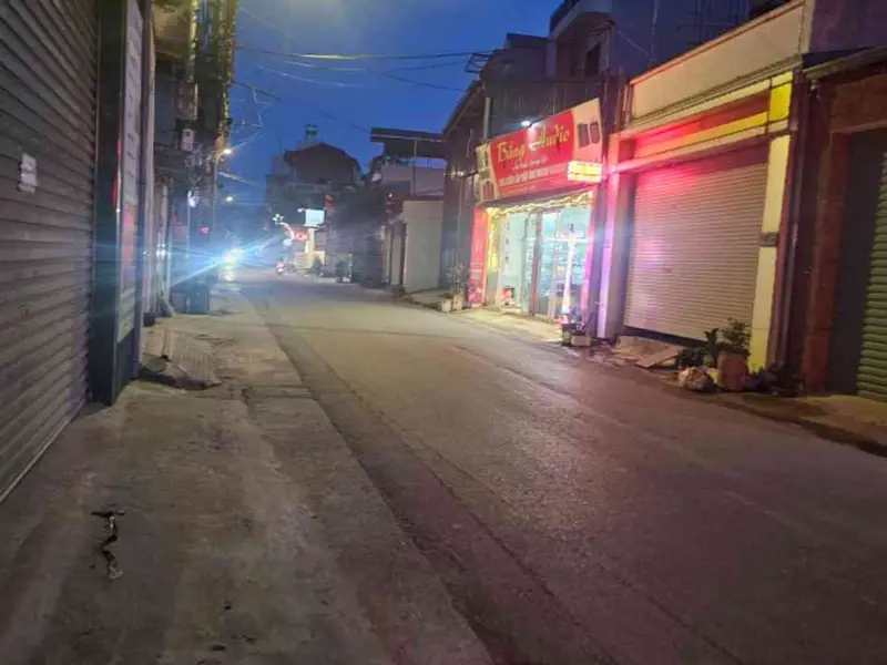 Ô tô vào đất. Dân cư đông, giao thông thuận tiện. Thửa đẹp: 42m*4m... Bán đất tại Nam Phù, Hà Nội 01