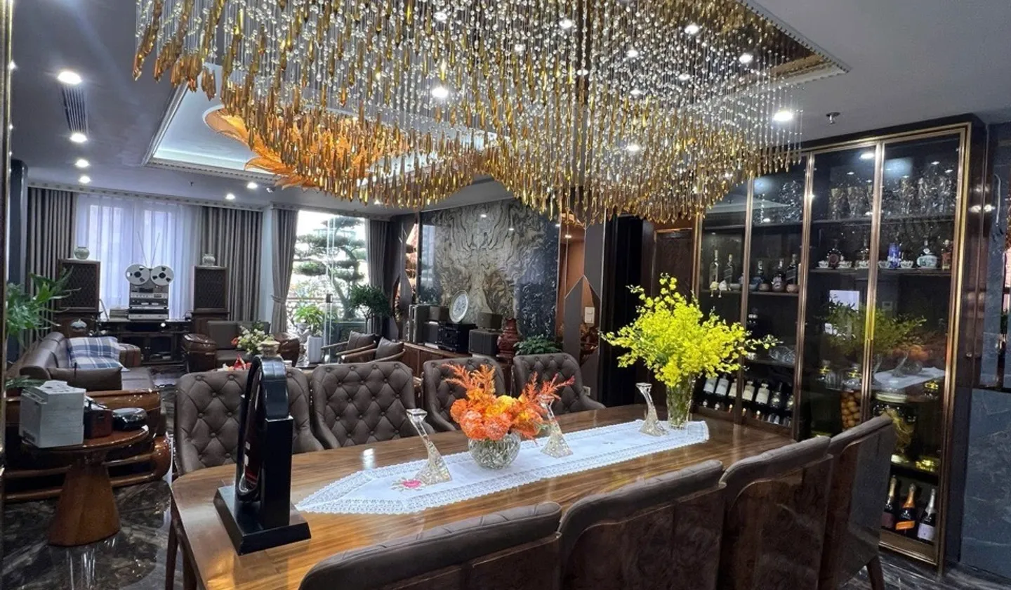 Tòa nhà mặt phố lô góc 3 mặt thoáng tại trung tâm Nguyễn Văn Cừ... Bán nhà mặt phố tại Bồ Đề, Hà Nội 01