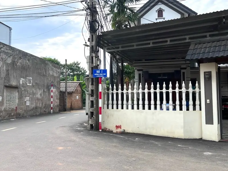 BDS căn nhà MẶT HỒ - trung tâm BỒ ĐỀ - 9.x TỶ ( có thương lượng) - VỈA HÈ RỘNG - KINH DOANH
35m2 x... Bán đất tại Thạch Thất, Hà Nội 01