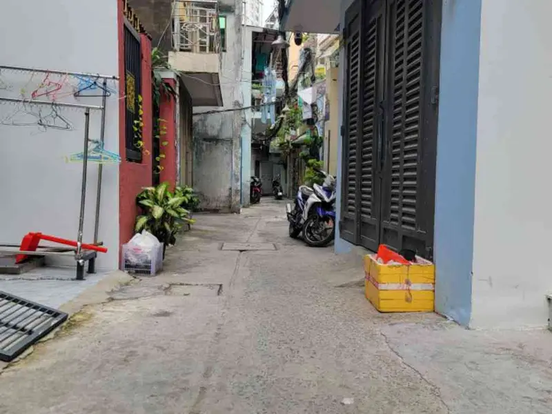 * Nhà 3 tầng: 4p ngủ, 5WC * Nhà hoàn công đủ * Chiều ngang lý tưởng 5,05m * Nhà khóa chìa... Bán nhà riêng tại Chợ Quán, Hồ Chí Minh 01