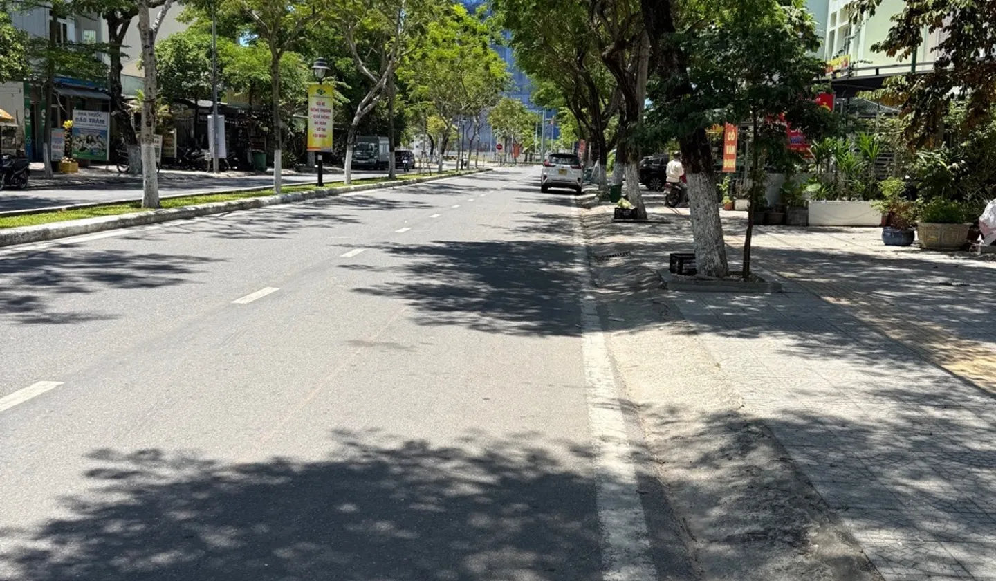 Nhà mặt phố 3 tầng kinh doanh sầm uất gần biển Mỹ Khê... Bán nhà mặt phố tại Sơn Trà, Đà Nẵng 01