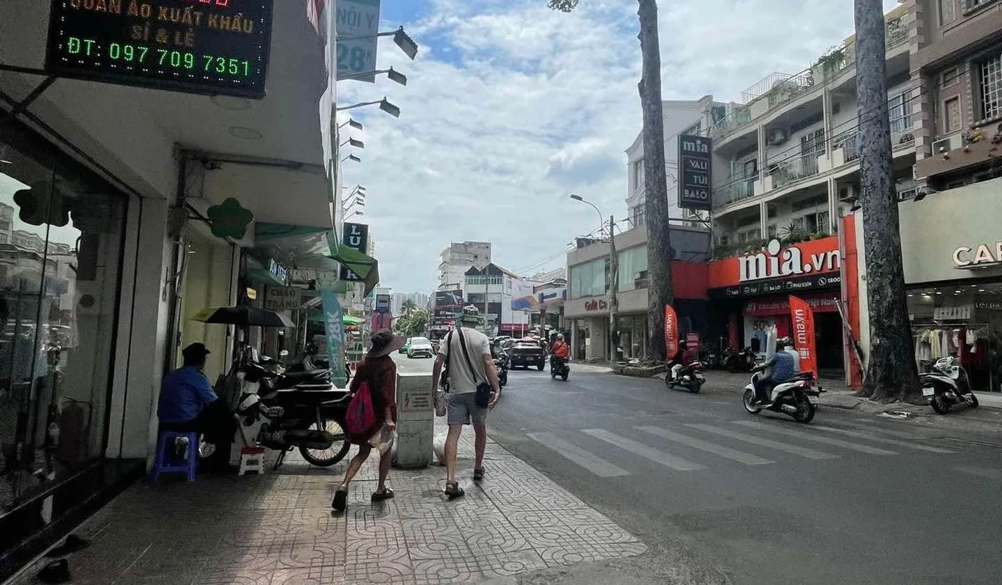 Nhà 5 tầng kiên cố khu trung tâm Quận 3, 8 phòng cho thuê hút khách... Bán nhà riêng tại Nhiêu Lộc, Hồ Chí Minh 01