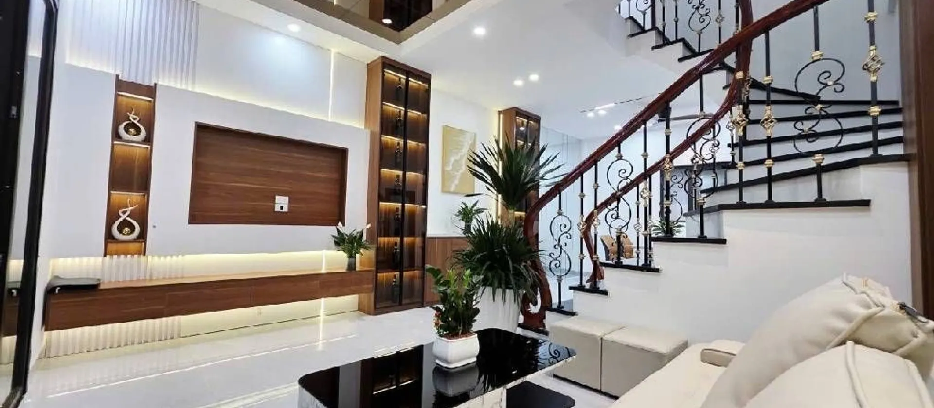 Nhà 4 tầng 37m2 tại Định Công Thượng, nhà mới, tặng full nội thất cho chủ mới.... Bán nhà riêng tại Định Công, Hà Nội 01