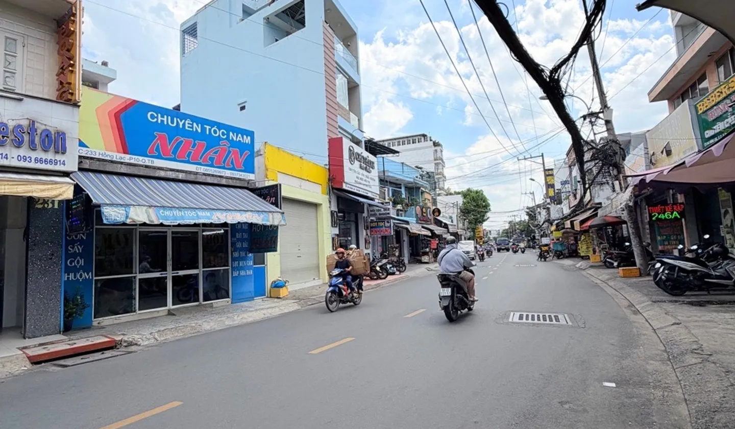 Nhà 2 tầng rộng thoáng, ô tô đậu ngay, giá 7.5 tỷ tại Hồng Lạc... Bán nhà riêng tại Bảy Hiền, Hồ Chí Minh 01