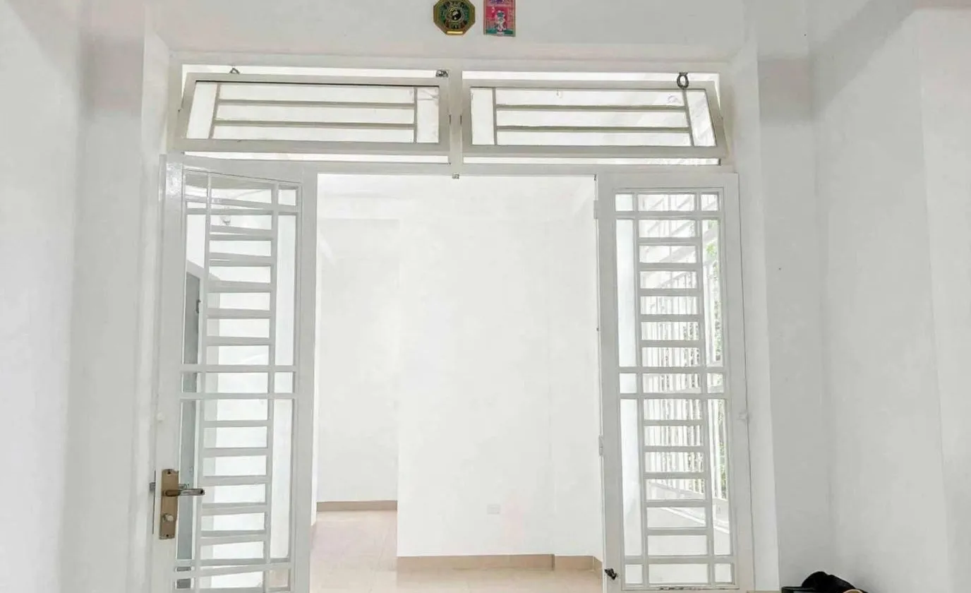 Nhà 2 tầng - Hẻm ô tô - 95m2 - Nhỉnh 11 tỷ - Nở hậu... Bán nhà riêng tại Xóm Chiếu, Hồ Chí Minh 01