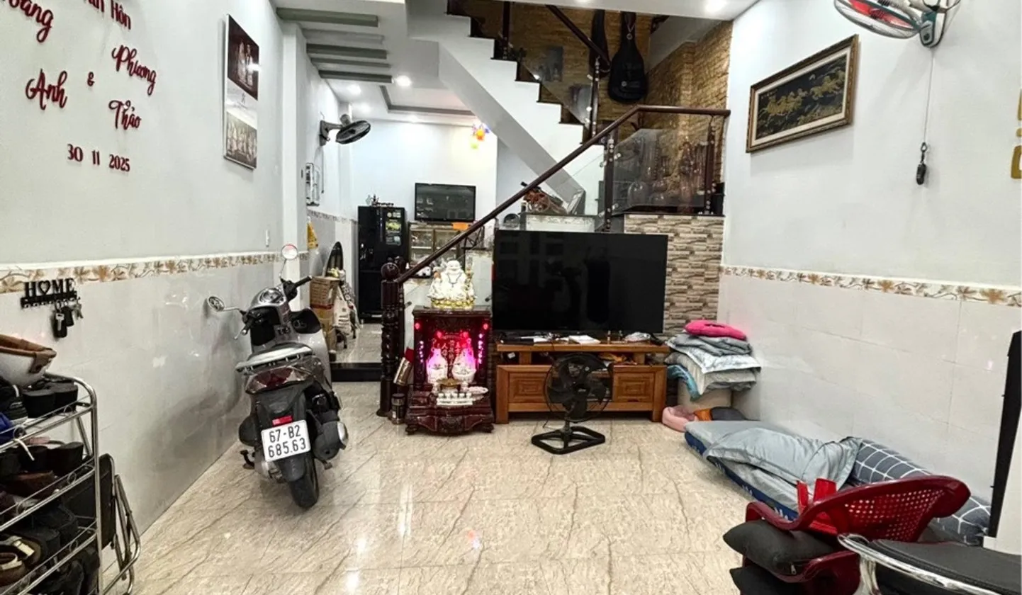 Nhà đẹp 2 Tầng , ngay gò xoài , hẻm xe hơi đậu cửa , 50M² chỉ 4.6 tỷ TL
- 4x12.5, trệt lầu gồm 2PN... Bán nhà riêng tại Bình Hưng Hòa, Hồ Chí Minh 01