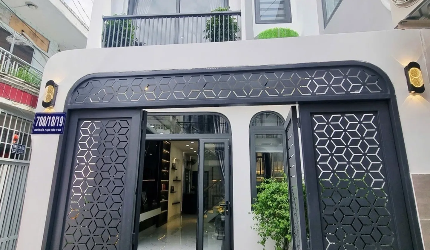 Bán nhà riêng góc hai mặt tiền hẻm Nguyễn Kiệm, 38m², 2 tầng, giá 5.98 tỷ... Bán nhà riêng tại Hạnh Thông, Hồ Chí Minh 01
