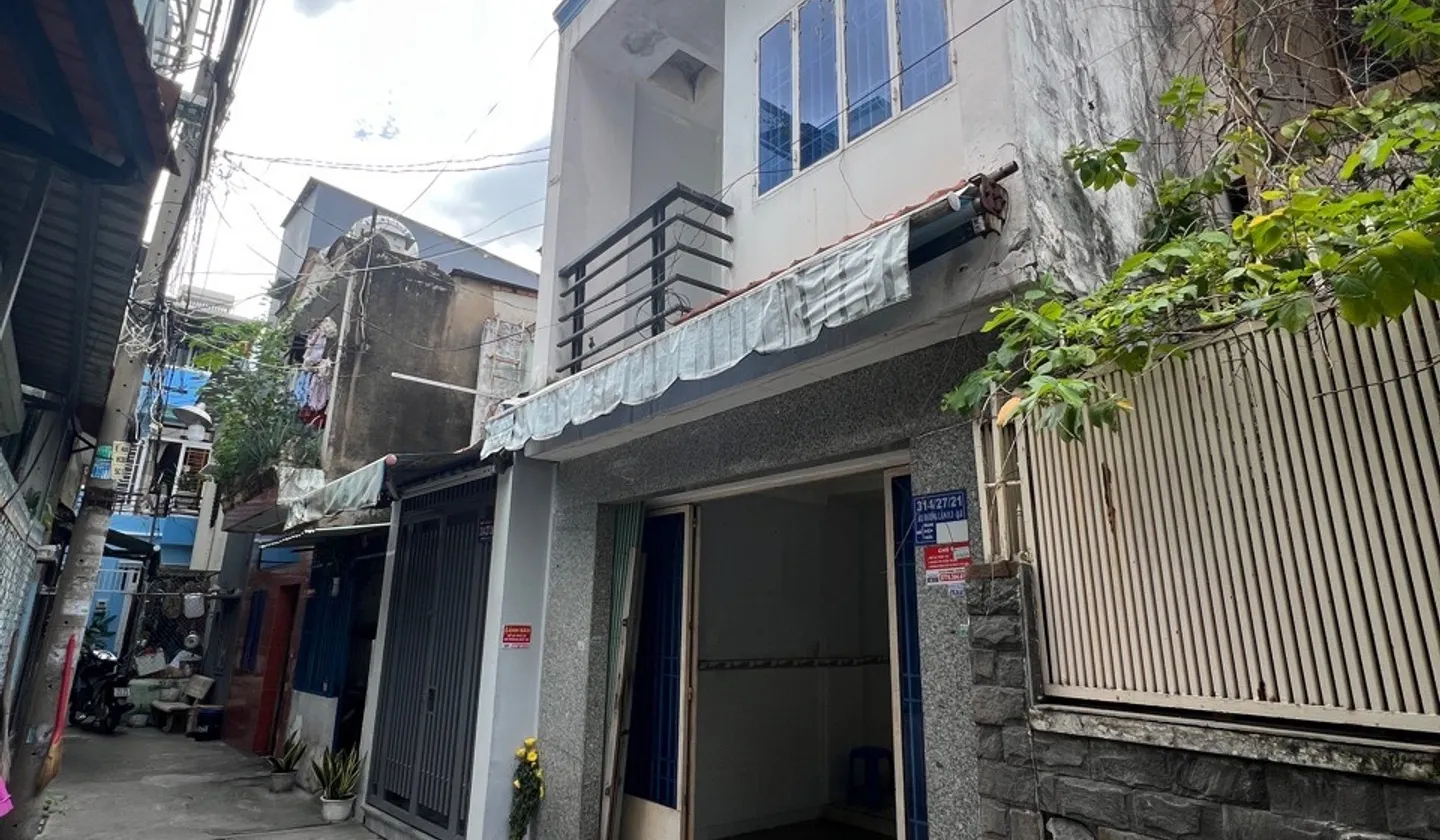 Cơ hội sở hữu nhà 2 tầng nở hậu tại Âu Dương Lân quận 8 với giá cực tốt... Bán nhà riêng tại Chánh Hưng, Hồ Chí Minh 01