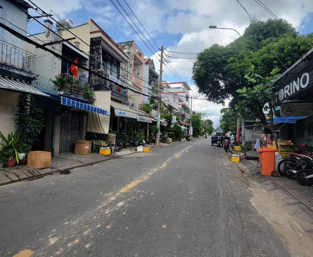 Mặt tiền kinh doanh  Ngang khủng 5,2mx2,9m  Nhà 2 tầng  Đang cho thuê 5tr/ tháng  Sổ nằm nha... Bán nhà mặt phố tại Phú Thọ Hòa, Hồ Chí Minh 01