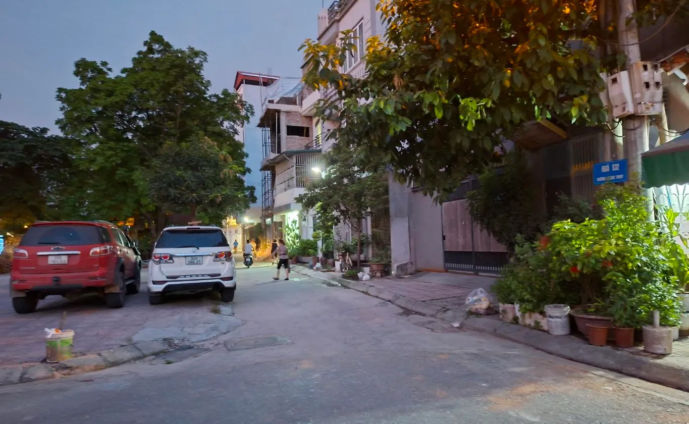 Cơ hội hiếm sở hữu đất đẹp mặt tiền rộng, xe 7 chỗ vào đất, gần hồ tại Ngọc Thụy giá tốt... Bán đất tại Bồ Đề, Hà Nội 01
