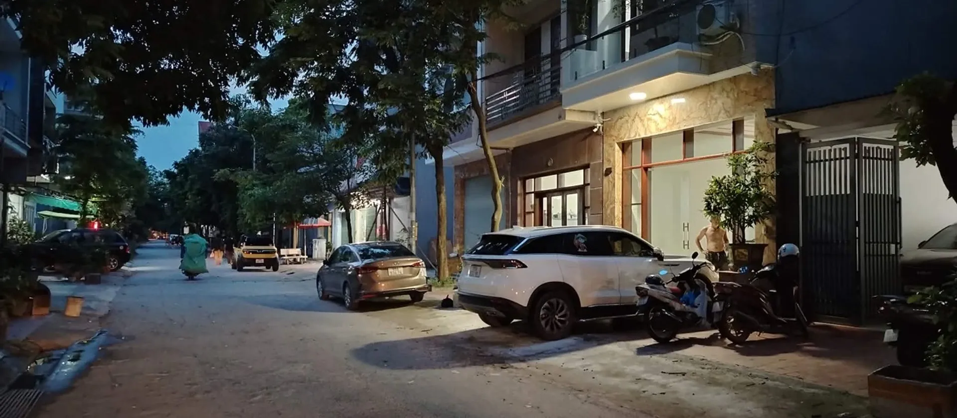 Nhà mặt phố Đồng Kỵ sầm uất, vỉa hè rộng, ô tô tránh tiện lợi... Bán nhà mặt phố tại Đồng Nguyên, Bắc Ninh 01