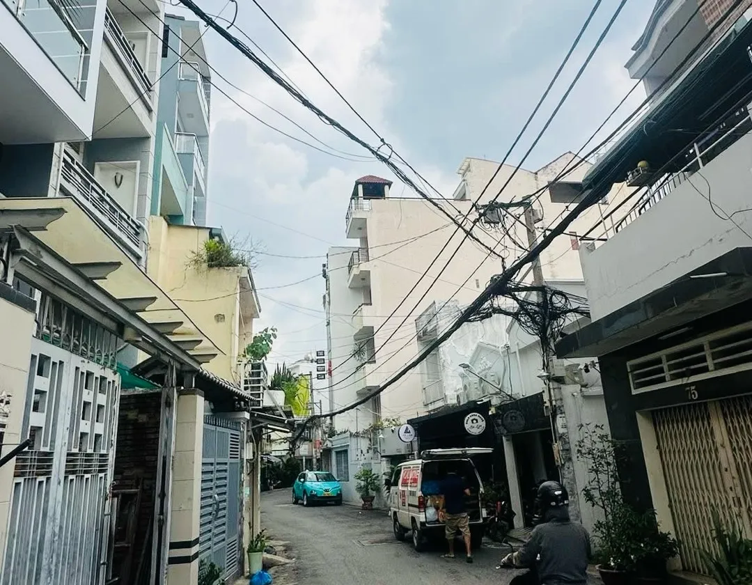 🏡 CHỈ HƠN 4 TỶ – NHÀ TRUNG TÂM PHÚ NHUẬN – SÁT HẺM XE HƠI... Bán nhà riêng tại Phú Nhuận, Hồ Chí Minh 01