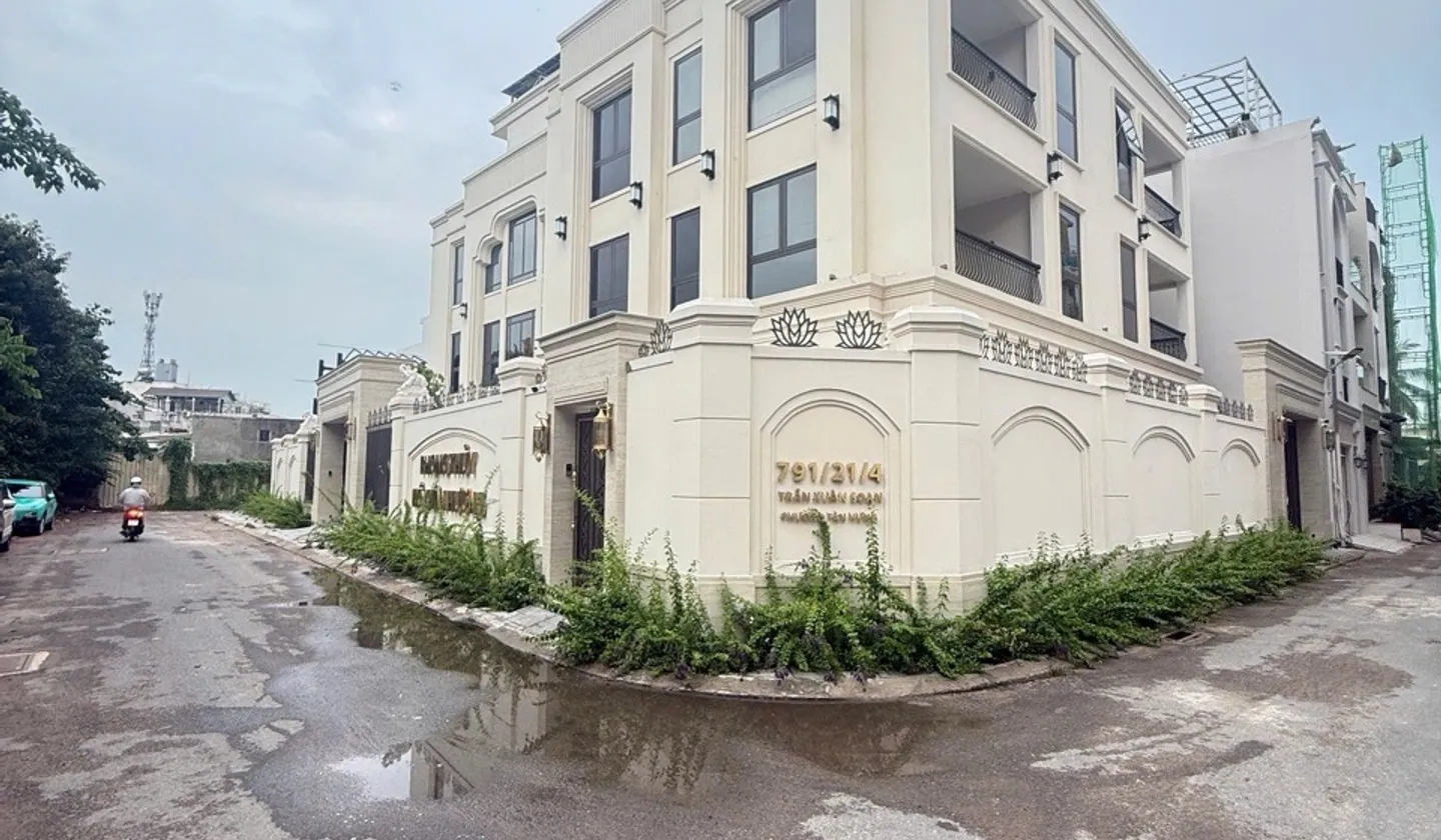❌️ GẤP BÁN ❌️GIẢM 2.7 TỶ ❌️. Nhà 3 tầng khu biệt thự Kiều Đàm .. Ngang 4.5m .. Xe Hơi ngủ trong nhà... Bán nhà riêng tại Tân Hưng, Hồ Chí Minh 01