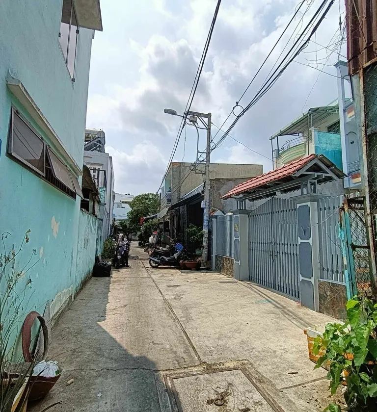 Bán nhà Bình Trị Đông, Bình Tân
3 tầng , 219m2. 13Ty... Bán owner_side tại Bình Trị Đông, Hồ Chí Minh 01