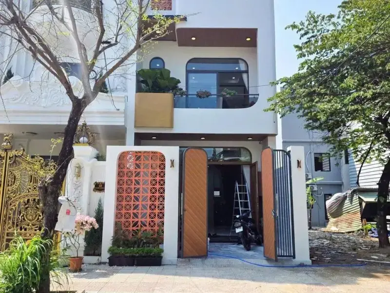 🏡 BÁN NHÀ 3 TẦNG MẶT TIỀN BÙI THIỆN NGỘ – GẦN NGÃ TƯ VÕ CHÍ CÔNG 🔥
💰 GIÁ BÁN: NHỈNH 6 TỶ... Bán nhà mặt phố tại Hòa Xuân, Đà Nẵng 01