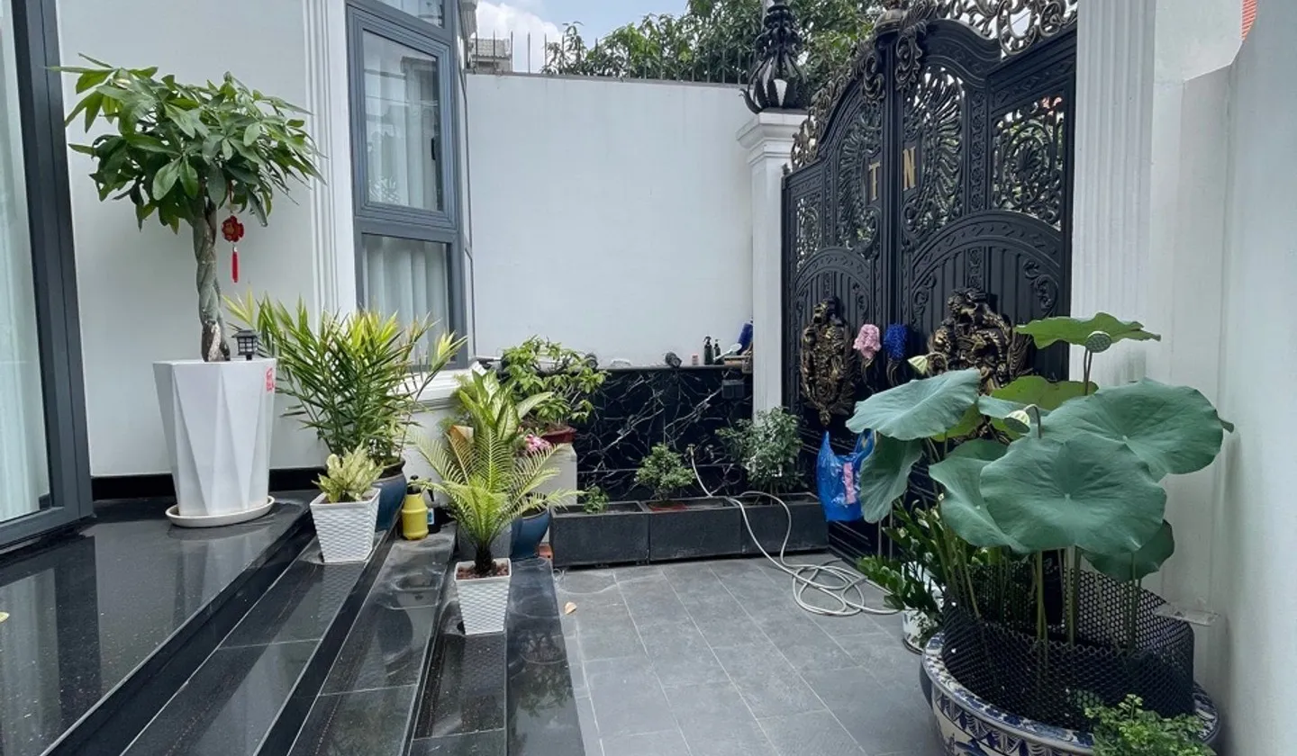 Bán biệt thự lô góc 5 tầng, diện tích 163m2, đối diện bến xe quận 8. giá 21.8 tỷ... Bán biệt thự, liền kề tại Bình Hưng, Hồ Chí Minh 01
