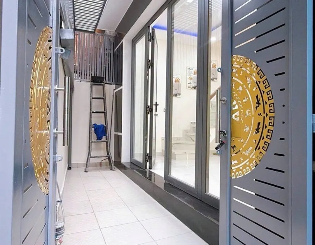NGAY CHỢ XÓM CHIẾU - 3 TẦNG -38M² - 4PN -  NHỈNH 5 TỶ... Bán nhà riêng tại Khánh Hội, Hồ Chí Minh 01
