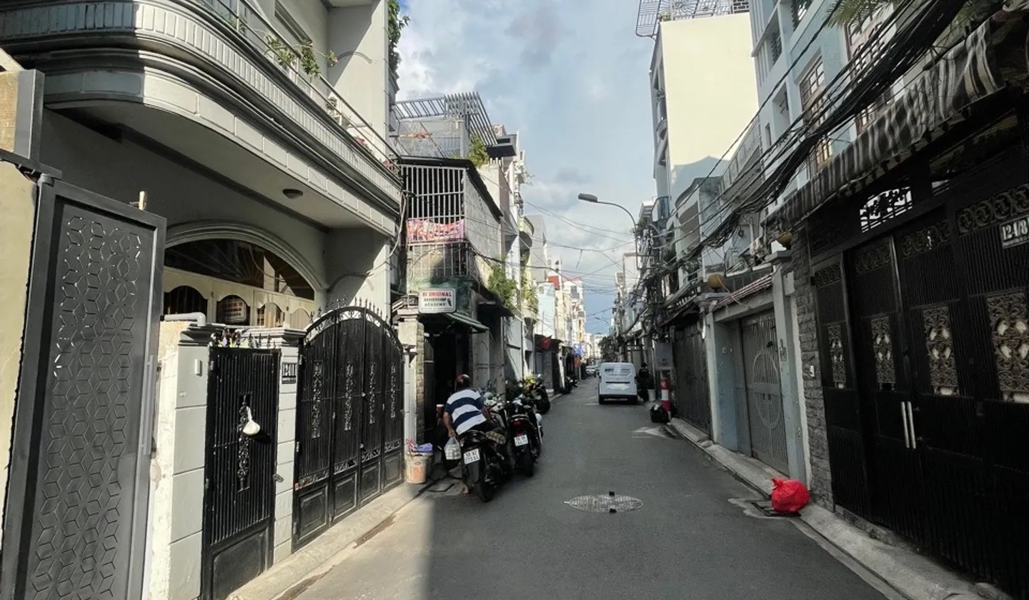 Nhà hẻm 6m ô tô tránh gần Phan Huy Ích, sẵn tiện nghi hiện đại... Bán nhà riêng tại Tân Sơn, Hồ Chí Minh 01