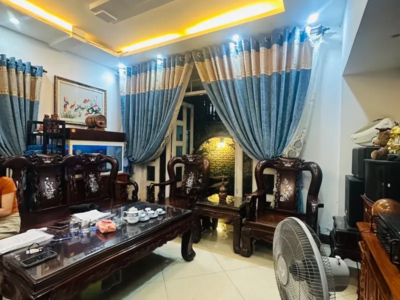 Nhà mặt phố 2 tầng rộng 136m2 tại trung tâm Quận Ngô Quyền, giá hợp lý... Bán nhà mặt phố tại Thủ Đức, Hồ Chí Minh 01