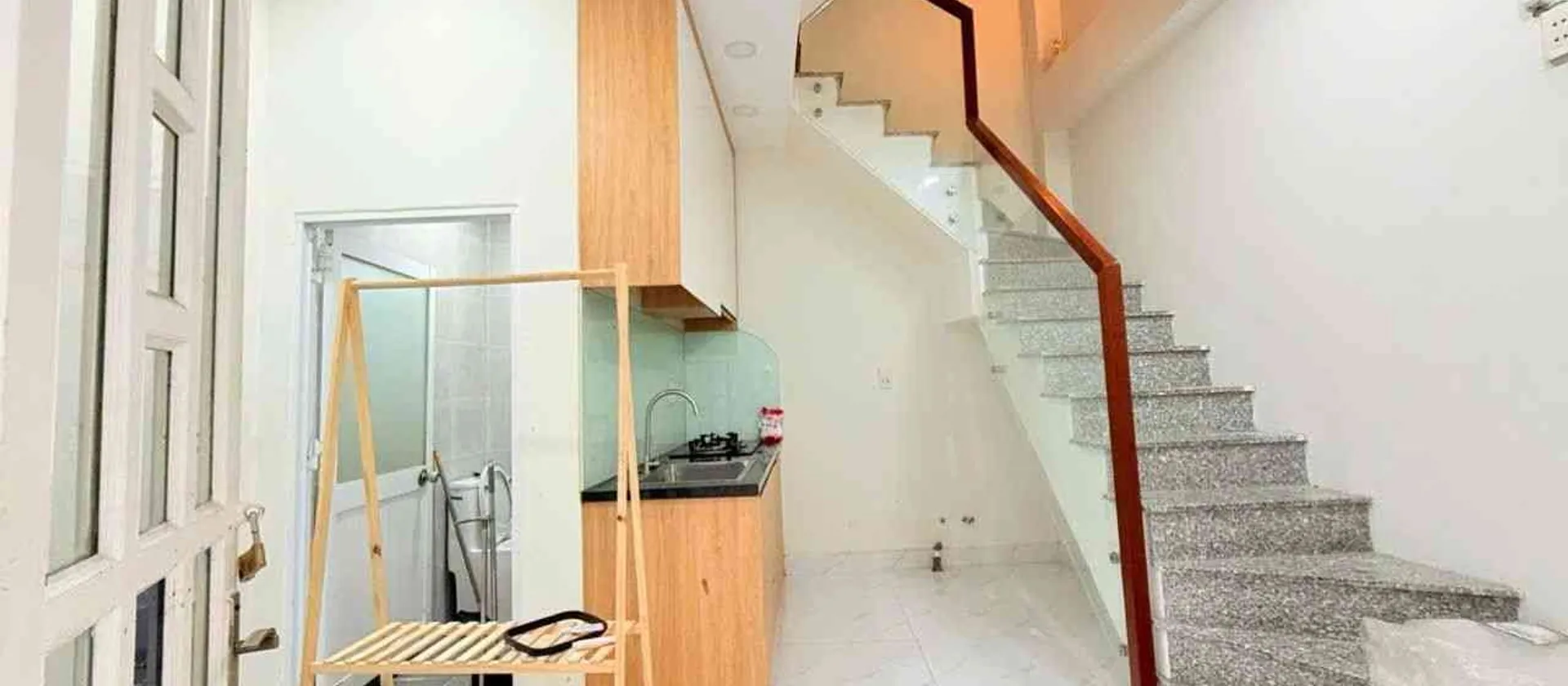 Nhà nhỏ xinh 3 tầng, đầy đủ tiện nghi, giá mềm tại Khánh Hội... Bán nhà riêng tại Khánh Hội, Hồ Chí Minh 01