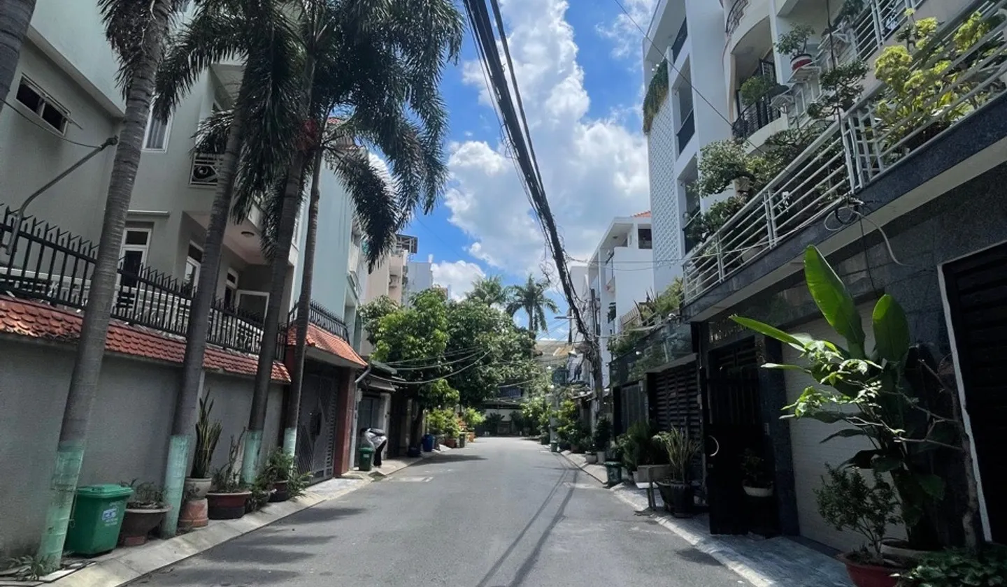 HÀNG HIẾM DƯƠNG QUẢNG HÀM – 240M² – 2 MẶT TIỀN – TẶNG DÃY TRỌ 12 PHÒNG 🏆... Bán nhà riêng tại An Nhơn, Hồ Chí Minh 01