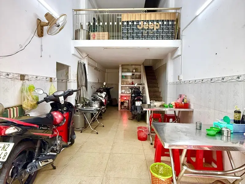 - Kết cấu: 1 Trệt, 1 Lửng, 1 Lầu, sân thượng BTCT kiên cố, 2PN, có thể làm thêm PN. - Vị trí: Hẻm... Bán nhà riêng tại Chợ Lớn, Hồ Chí Minh 01