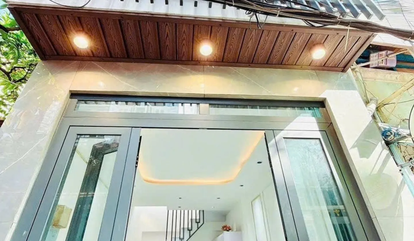Nhà 2 tầng gần Quận 5, Quận 1 diện tích 12.2m2... Bán nhà riêng tại Chánh Hưng, Hồ Chí Minh 01