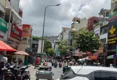 nhà mặt tiền cho thuê 6 triệu, chủ ở trên lầu và đi cồng phía sau.
Nhà xây cầu thang cuối nhà
mỗi t... Bán nhà mặt phố tại Hòa Hưng, Hồ Chí Minh 08