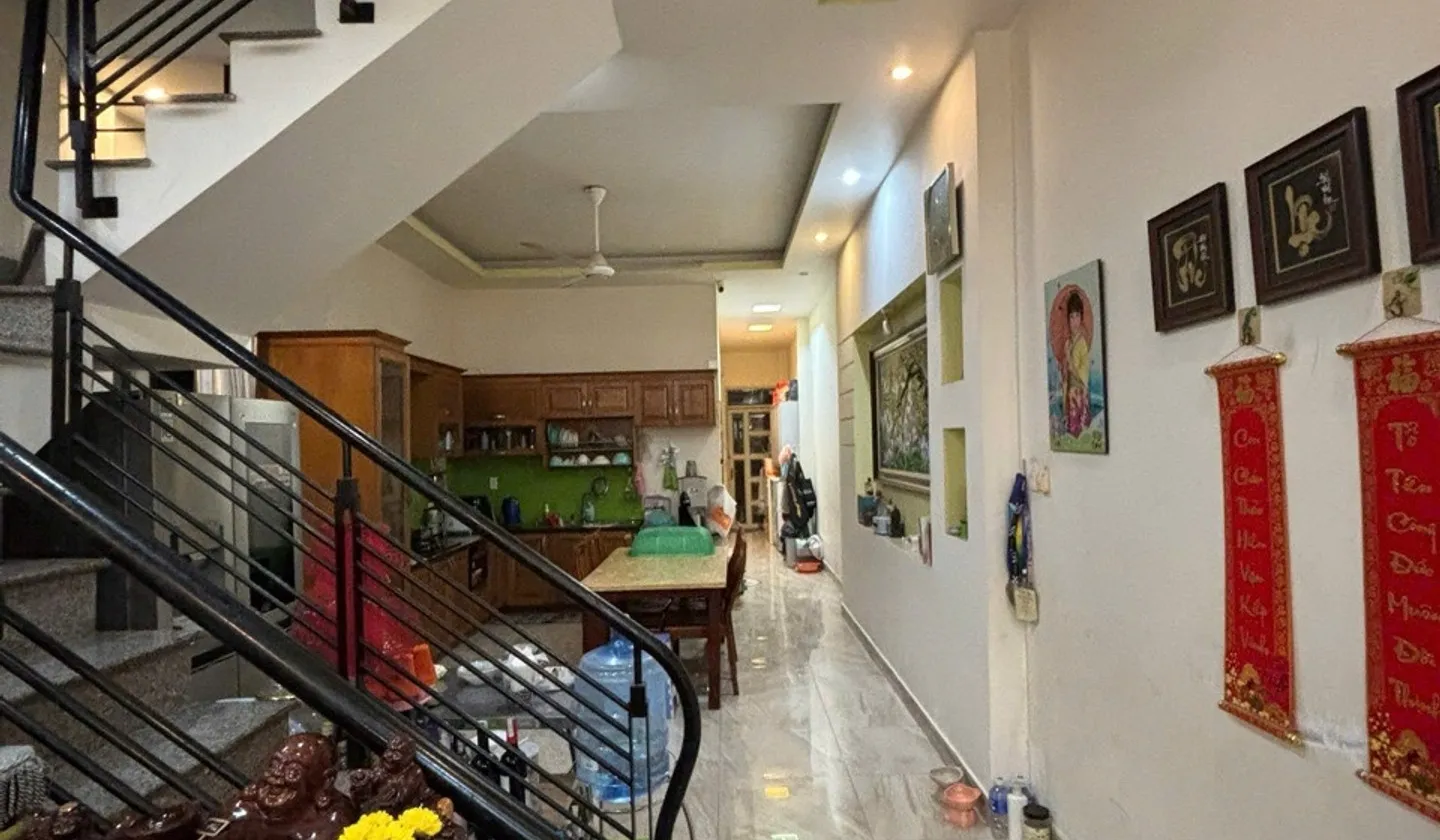 HẠ HƠN 2 TỶ CÒN 9,99 TỶ 🔥
NHÀ 2 TẦNG – 125M² – NGUYỄN THỊ THẬP... Bán nhà riêng tại Tân Thuận, Hồ Chí Minh 01