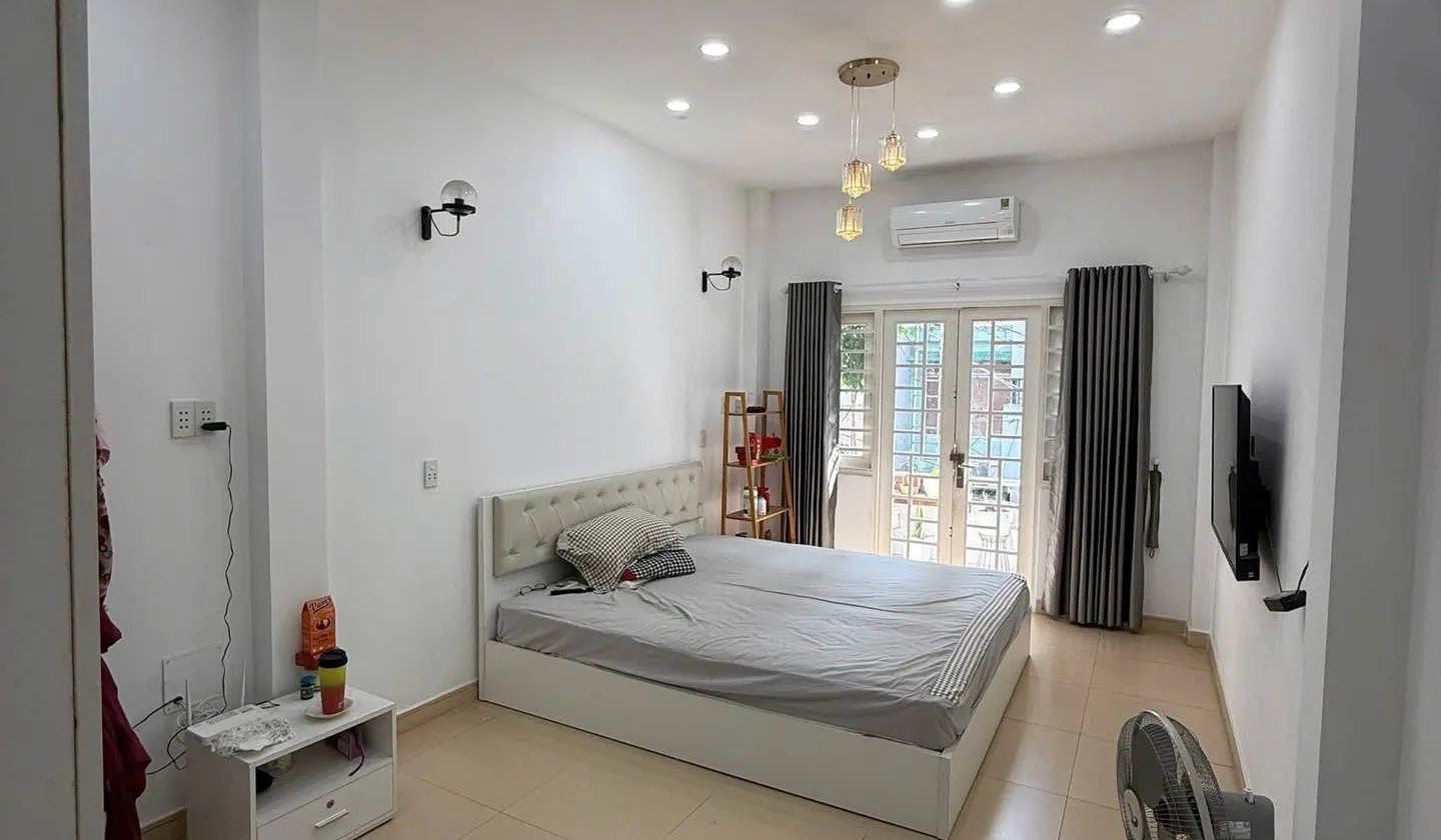 Nhà 4 tầng 2 mặt tiền gần phố ẩm thực Phan Xích Long... Bán nhà riêng tại Cầu Kiệu, Hồ Chí Minh 01
