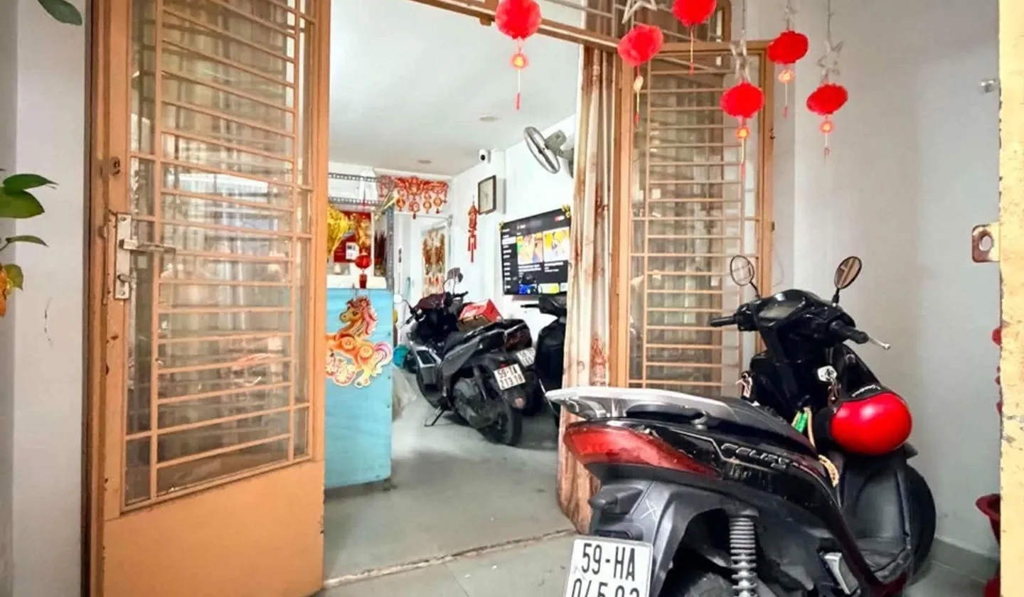 Nhà riêng 2 tầng sân rộng, vị trí gần mặt tiền quận 5... Bán nhà riêng tại Chợ Quán, Hồ Chí Minh 01