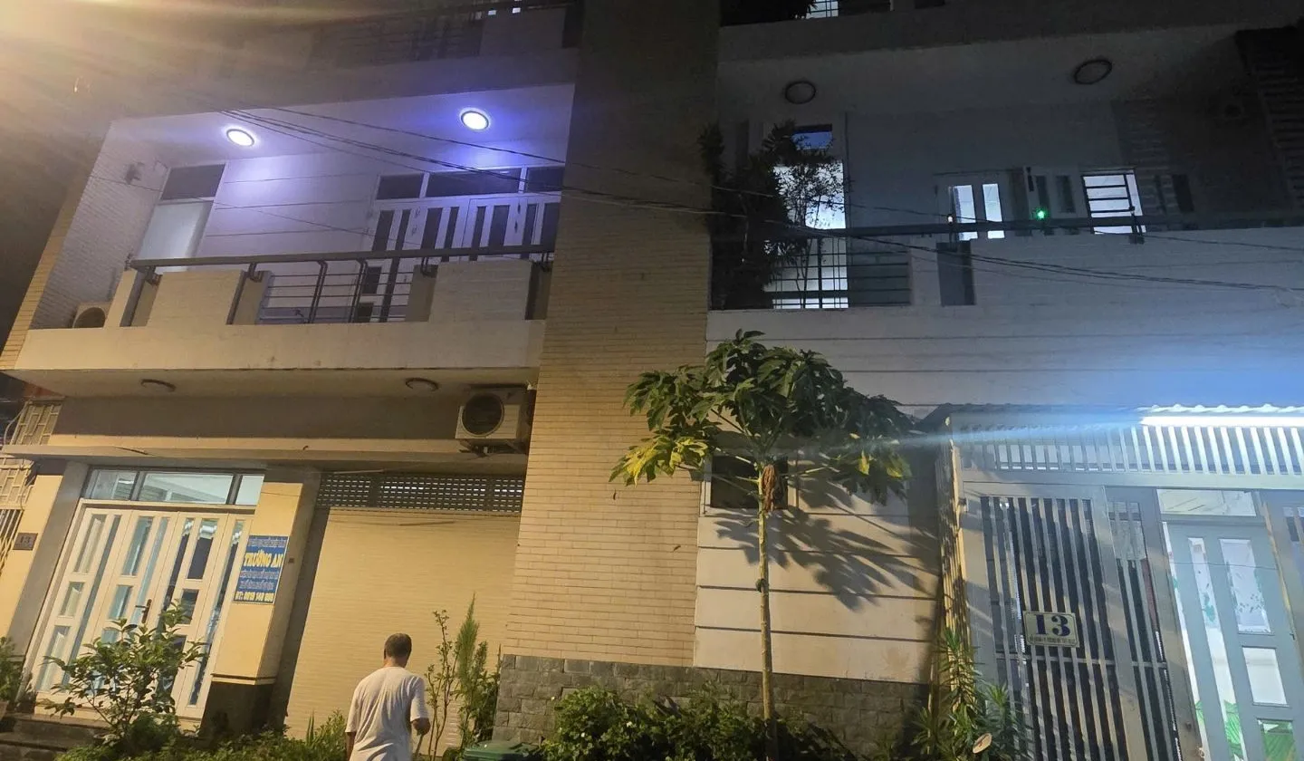 Cơ hội hiếm có: Nhà góc 2 mặt tiền Đỗ Hành, giá tốt giảm sâu... Bán nhà mặt phố tại Trung Mỹ Tây, Hồ Chí Minh 01