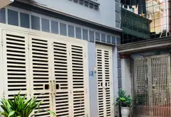 🏡 NHÀ ĐẸP NGÕ THÔNG PHỐ NGUYỄN VĂN HUYÊN – Ô TÔ VÀO TẬN CỬA – CHỈ 11.6 TỶ🏠... Bán nhà riêng tại Từ Liêm, Hà Nội 01
