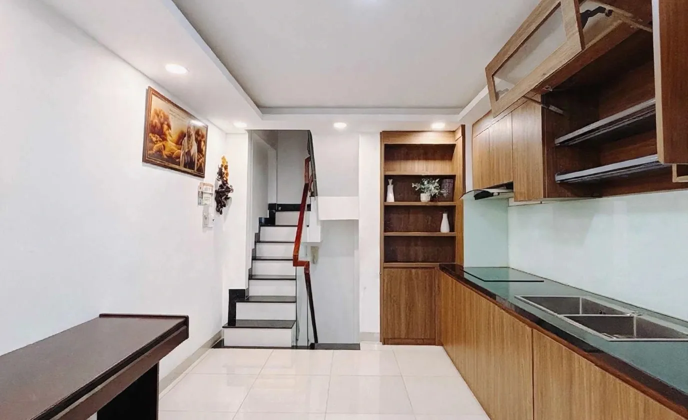 Gần ĐH Nguyễn Tất Thành - 5 tầng - Nhỉnh 4 tỷ - 3pn -Sổ đẹp... Bán nhà riêng tại Khánh Hội, Hồ Chí Minh 01