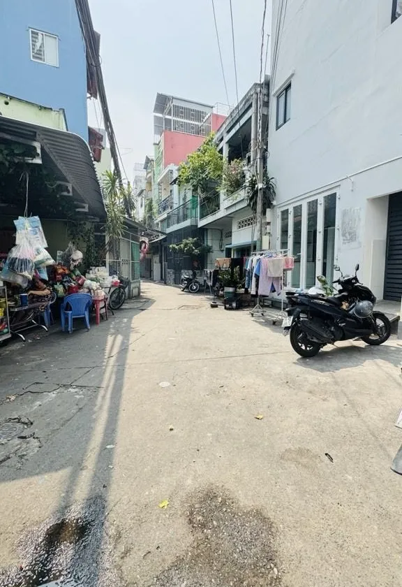 Quận 4 - 14PN CHDV - Dòng Tiền 70 Triệu/ - Có Thang Máy - 122M - Nở Hậu Gần 8M -... Bán nhà riêng tại Khánh Hội, Hồ Chí Minh 01