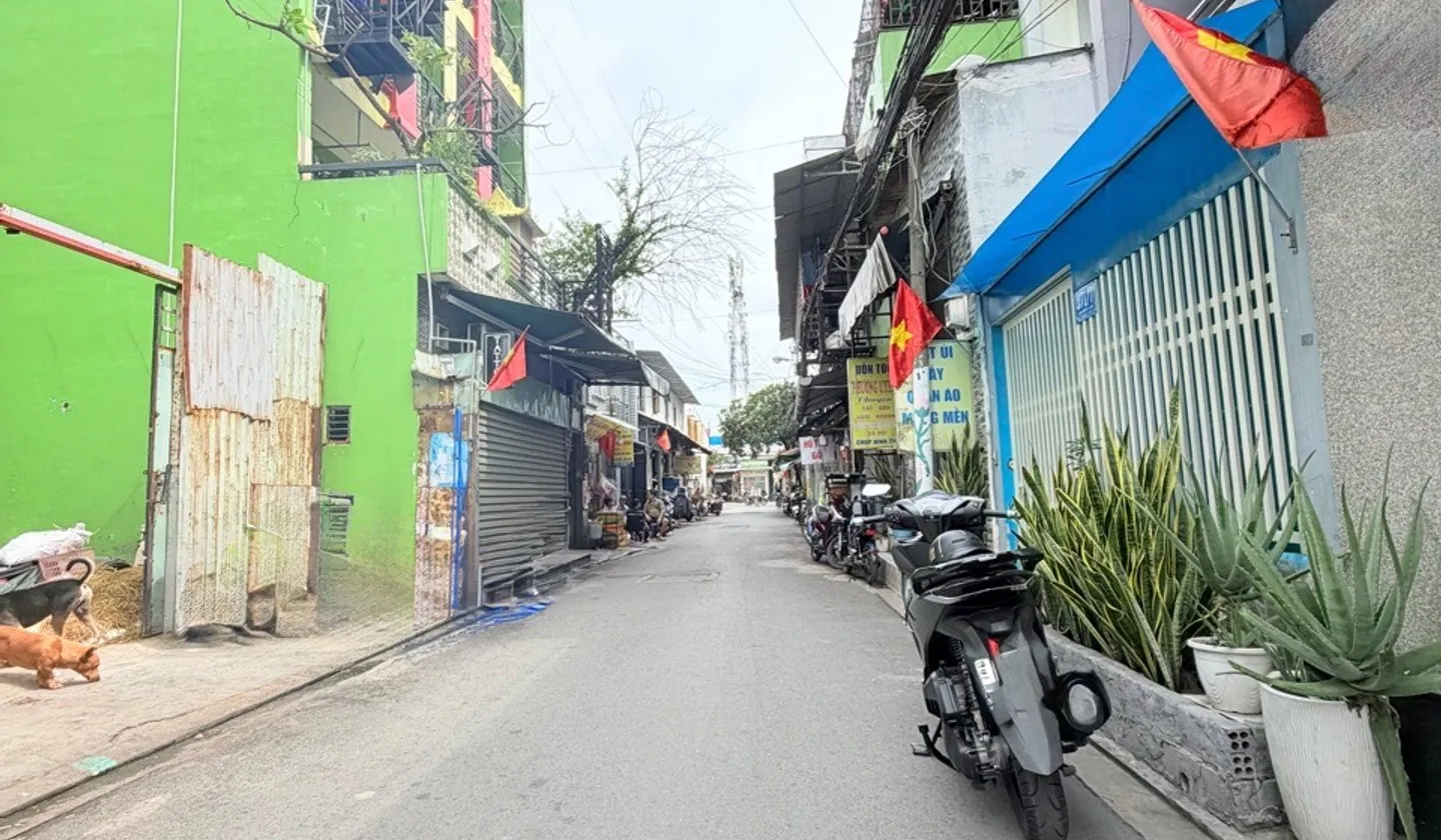 Hiện trạng là đất trống tiện mua xây mới, khu vực được xây 6-7 tấm, các nhà kế bên là CHDV 6 tầng h... Bán đất tại Tân Tạo, Hồ Chí Minh 01