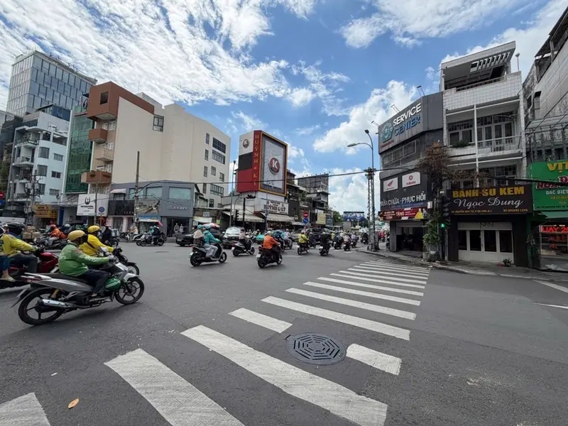 B.án Nh.à kề BV Bình thạnh, gần Cầu Bông - hẻm ô tô vô nhà - DT: 61m2 - tiện xây mới - 1 phút qua Q... Bán nhà riêng tại Gia Định, Hồ Chí Minh 01