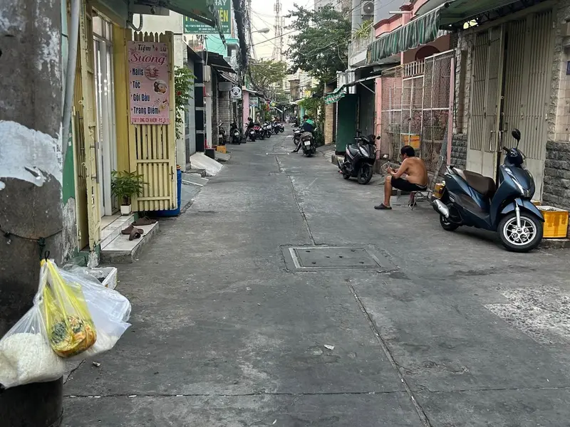 🏡 Nhà 4 tầng HXH 8m – Ông Ích Khiêm, Q.11
	•	Diện tích: 4 x 28m... Bán nhà riêng tại Hòa Bình, Hồ Chí Minh 01