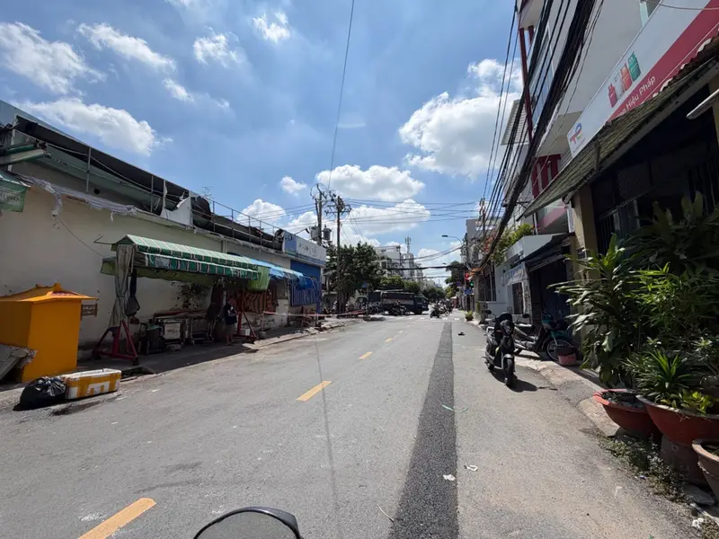 MẶT tiền 𝑯𝒂̀𝒏 𝑯𝒂̉𝒊 𝑵𝒈𝒖𝒚𝒆̂𝒏 -Q11 cũ - Vừa ở vừa kinh doanh đỉnh cao 😍... Bán nhà mặt phố tại Minh Phụng, Hồ Chí Minh 01