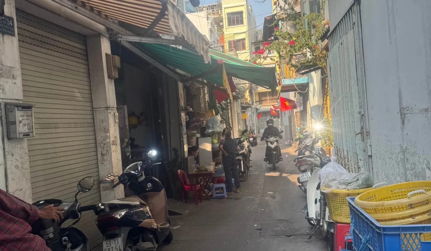 Bán nhà riêng 2 tầng, 2 phòng ngủ tại Nguyễn Ngọc Lộc, Quận 10, giá ưu đãi... Bán nhà riêng tại Diên Hồng, Hồ Chí Minh 01