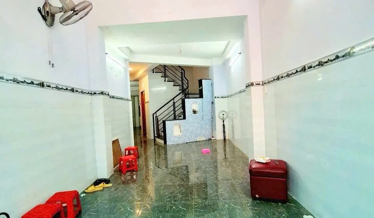 Nhà 5 tầng kiên cố, 6 phòng ngủ, hẻm gần chợ Tân Bình... Bán nhà riêng tại Tân Hòa, Hồ Chí Minh 01
