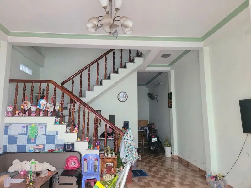 ❌️❌️ BẤT NGỜ CHƯA ❌️❌️
NHÀ 2 TẦNG - MÁI CHE THANG 

5 × 20 

CHỈ HƠN 6 ĐỒNG 

SHR CHUẨN CHỈNH... Bán nhà riêng tại Phú Thuận, Hồ Chí Minh 01