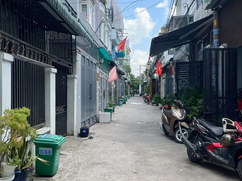 TÌM NHÀ VỪA Ở VỪA BUÔN BÁN? NHÀ 2 TẦNG - HẺM XE HƠI THÔNG NGUYỄN VĂN QUÁ - Q12 - CHỈ 4,2 TỶ.... Bán nhà riêng tại Đông Hưng Thuận, Hồ Chí Minh 01