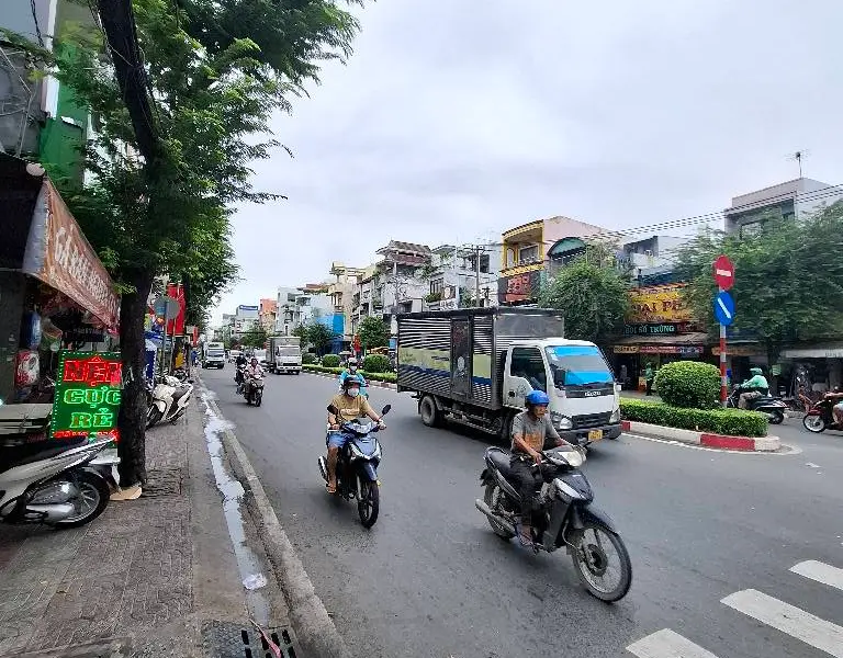 Bán nhà mặt tiền đường tùng thiện vuong 66m2 
Giá chỉ :16,5 tỷ... Bán nhà mặt phố tại Phú Định, Hồ Chí Minh 01