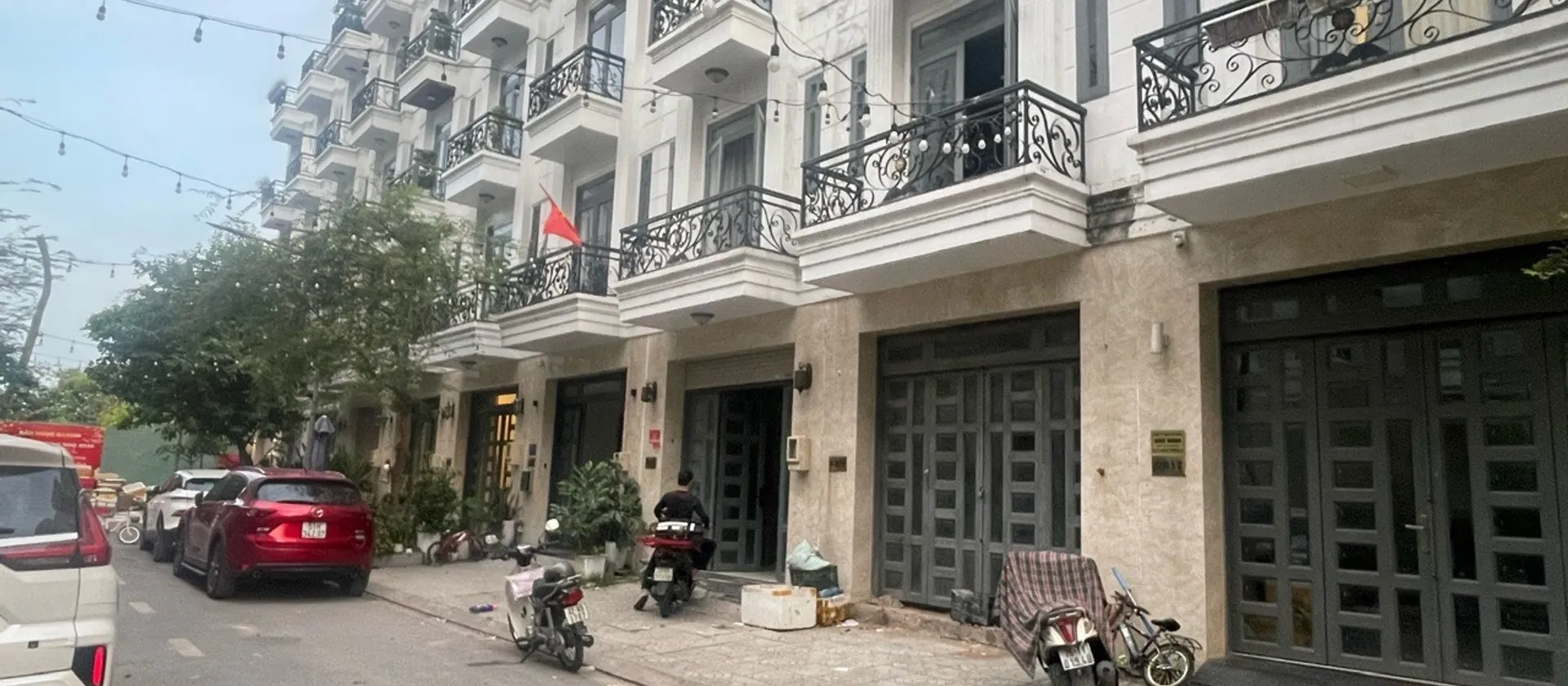 Nhà ngộp _ 5 lầu _ Thang máy _ 6PN + 2 sân thượng... Bán nhà riêng tại An Phú Đông, Hồ Chí Minh 01