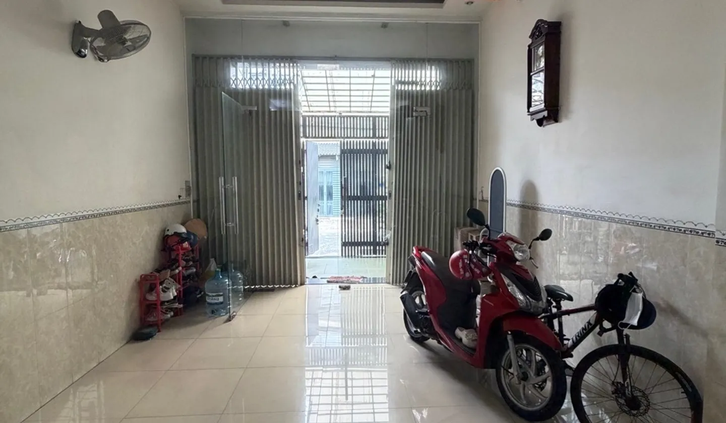 - đối diện trường mầm non, gần AEON Tân Phú, ngay khu công nghiệp tân bình, gần siêu thị, chợ,... Bán nhà mặt phố tại Tây Thạnh, Hồ Chí Minh 01